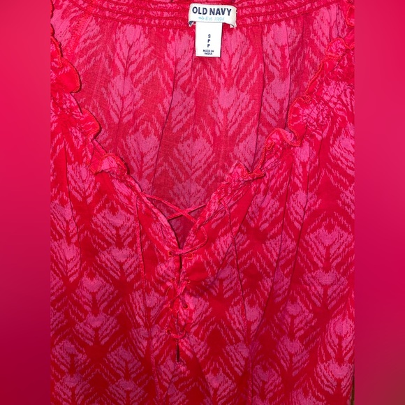 💖 Old Navy Pink & Red Print Blouse – Lightweight & Stylish! - Picture 3 of 3